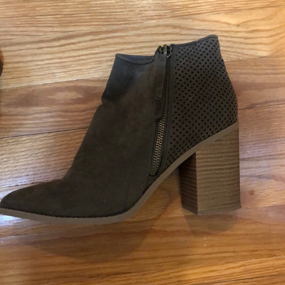 Universal Thread Boots - Picture 2 of 4